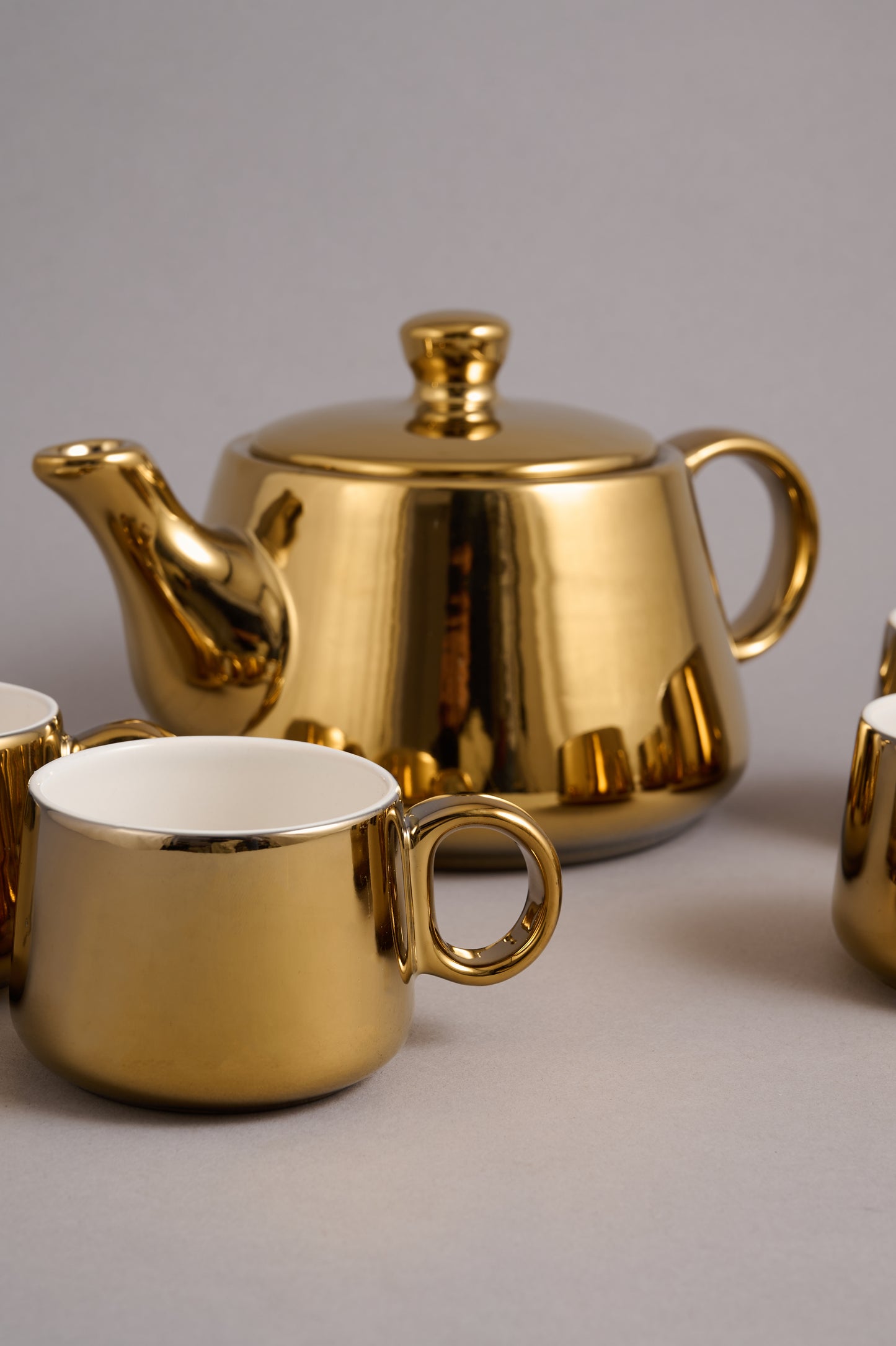 Gold-Plated Ceramic Tea Set (6 Cups + 1 Kettle)
