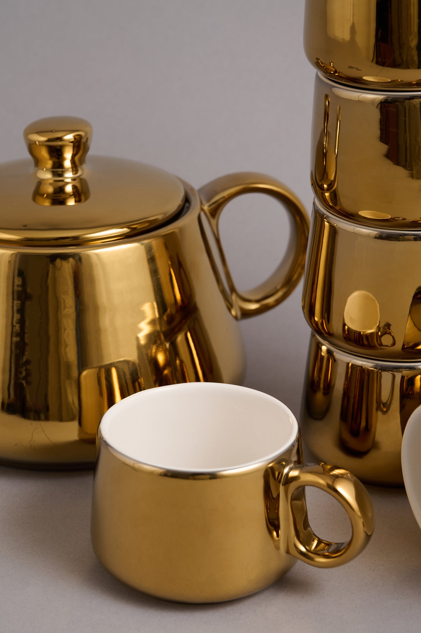 Gold-Plated Ceramic Tea Set (6 Cups + 1 Kettle)